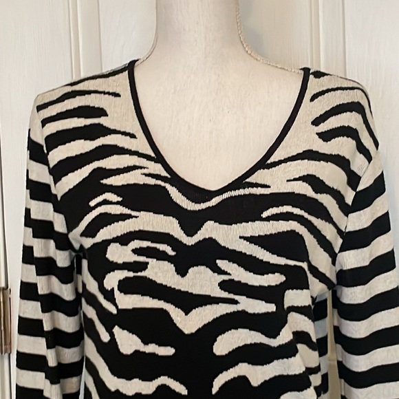 Venini Unique Black & Ecru Sweater w/ Zebra Striped Front - Picture 2 of 6